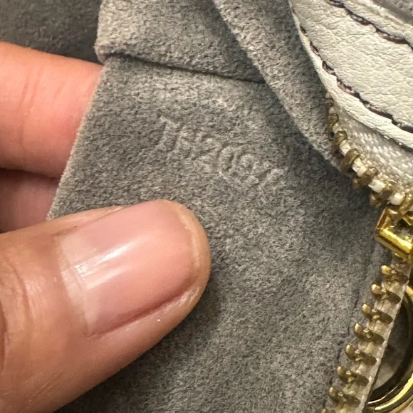 Louis Vuitton Mahina XL bag - Picture 11 of 12